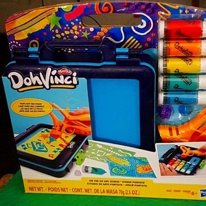 Hasbro Play-Doh DohVinci On the Go Art Studio Art